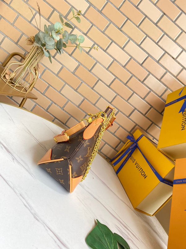 ルイヴィトンバッグ背面デザイン